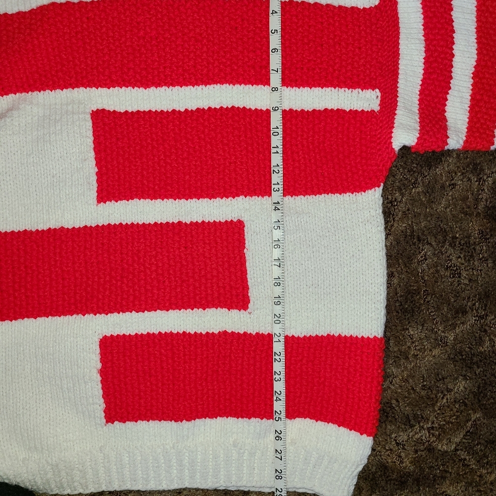 Fun Hand-knit Sweater - Picture 6 of 8